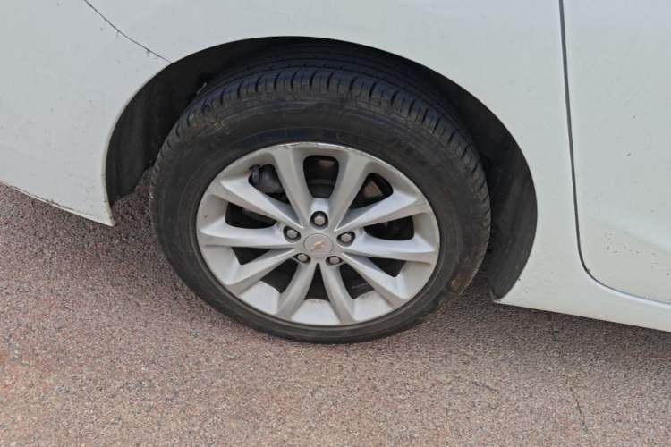 Used Chevrolet Cruze 2018 320 Automatic Pioneer Sunroof Edition Right Rear Wheel Hub