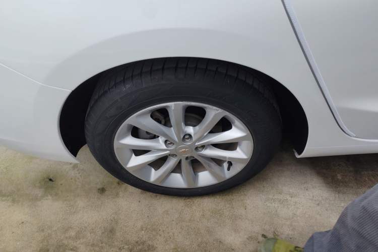Used Chevrolet Cruze 2018 320 Automatic Pioneer Sunroof Edition Right Rear Wheel Hub