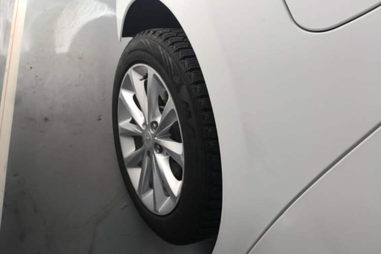 Used Chevrolet Cruze 2018 320 Automatic Pioneer Sunroof Edition Right Rear Wheel Hub