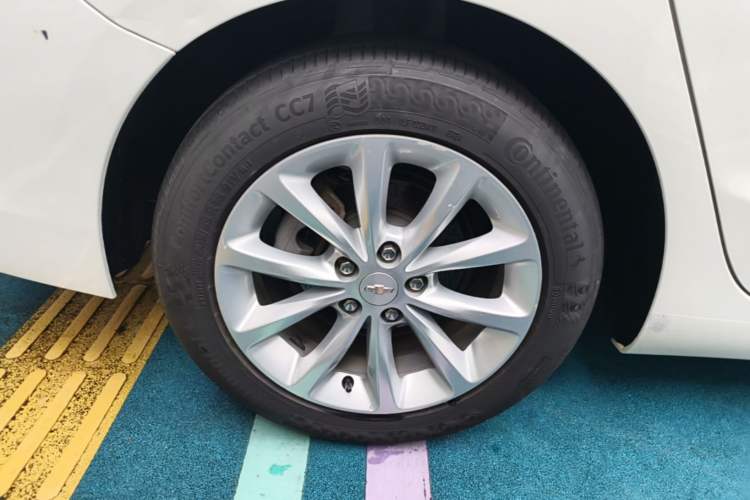 Used Chevrolet Cruze 2018 320 Automatic Pioneer Sunroof Edition Right Rear Wheel Hub