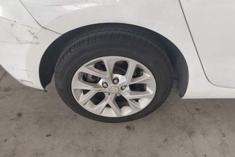 Used Chevrolet Cruze 2018 Hatchback 320 Automatic Pioneer Sunroof Edition Right Rear Wheel Hub