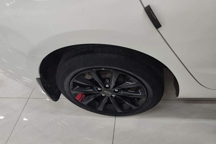 Used Chevrolet Cruze 2018 Redline 320 Automatic Pioneer Edition Right Rear Wheel Hub