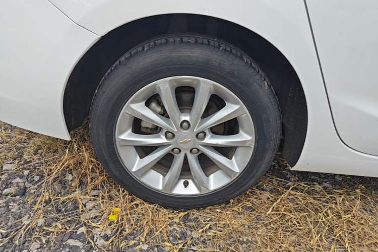 Used Chevrolet Cruze 2018 320 Automatic Pioneer Sunroof Edition Right Rear Wheel Hub