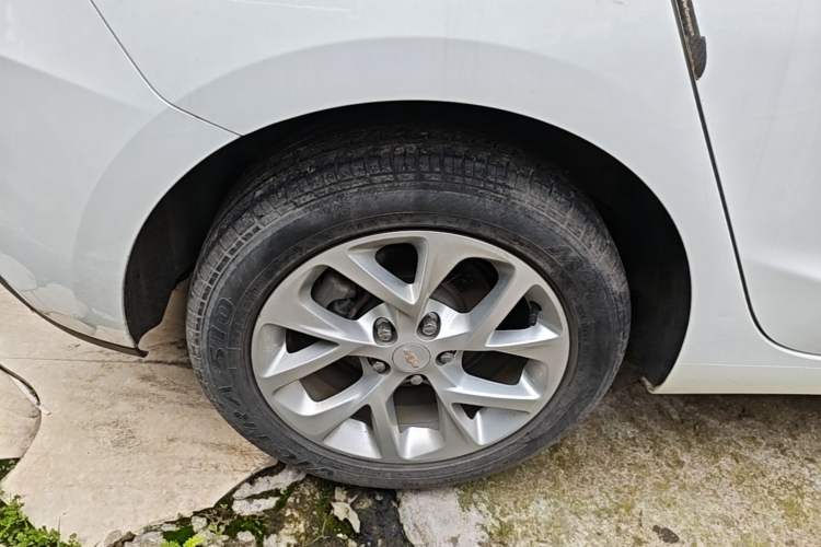 Used Chevrolet Cruze 2018 Hatchback 320 Automatic Xuanfeng Edition Right Rear Wheel Hub