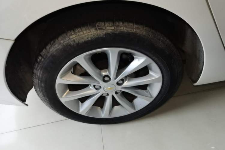 Used Chevrolet Cruze 2018 320 Automatic Pioneer Sunroof Edition Right Rear Wheel Hub
