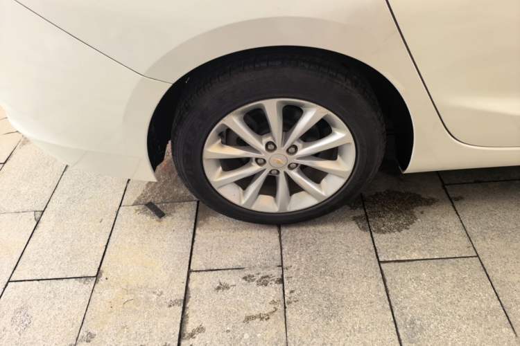 Used Chevrolet Cruze 2018 320 Automatic Pioneer Sunroof Edition Right Rear Wheel Hub