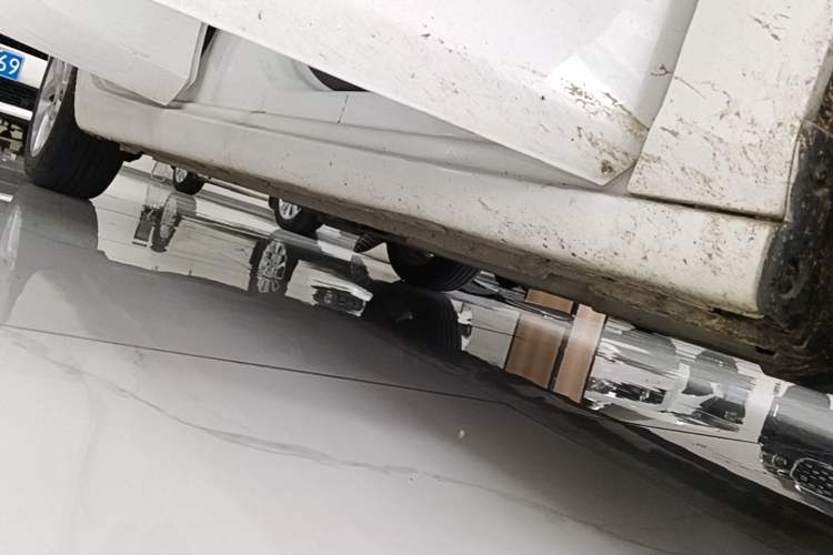 Used Chevrolet Cruze 2018 Hatchback 320 Automatic Pioneer Sunroof Edition Right Side Sill