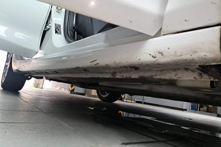Used Chevrolet Cruze 2018 320 Automatic Pioneer Sunroof Edition Right Side Sill