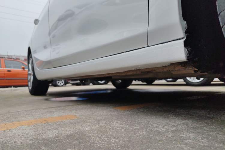 Used Chevrolet Cruze 2018 320 Automatic Pioneer Sunroof Edition Right Side Sill