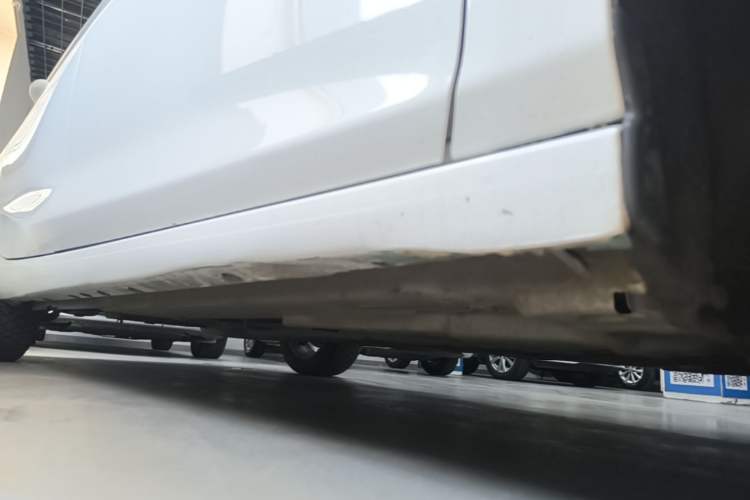 Used Chevrolet Cruze 2018 320 Automatic Pioneer Sunroof Edition Right Side Sill