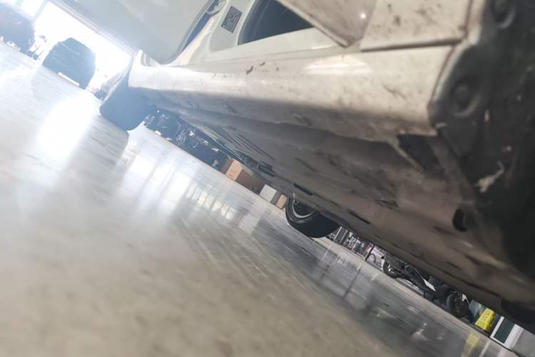 Used Chevrolet Cruze 2018 Hatchback 320 Automatic Pioneer Sunroof Edition Right Side Sill