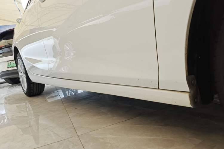 Used Chevrolet Cruze 2018 320 Automatic Pioneer Sunroof Edition Right Side Sill