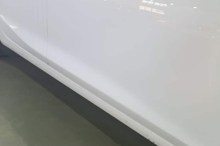 Used Chevrolet Cruze 2018 320 Automatic Pioneer Sunroof Edition Right Side Sill