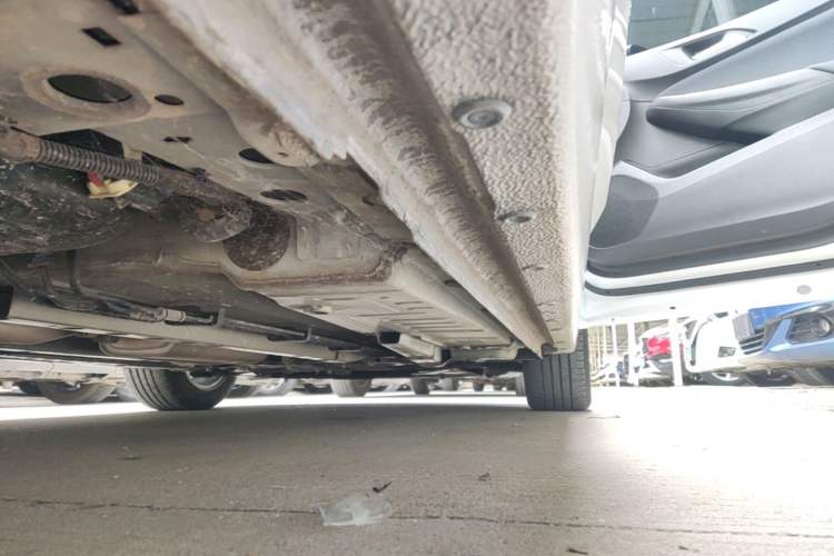 Used Chevrolet Cruze 2018 320 Automatic Pioneer Sunroof Edition Right Side Sill