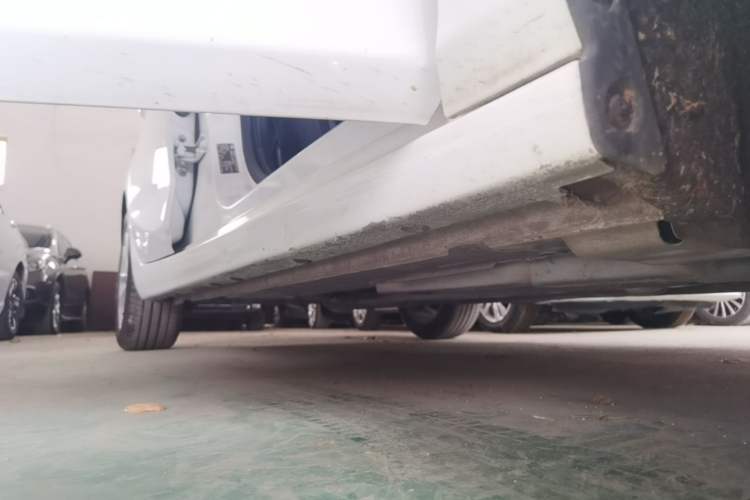 Used Chevrolet Cruze 2018 320 Automatic Pioneer Sunroof Edition Right Side Sill
