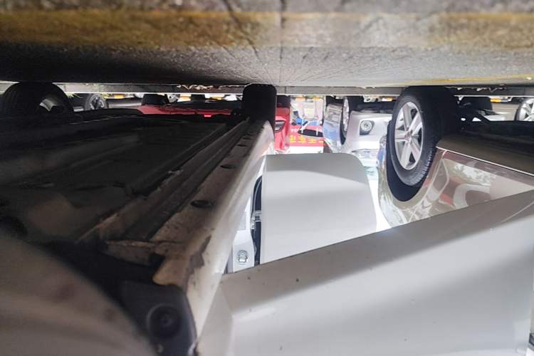 Used Chevrolet Cruze 2018 Hatchback 320 Automatic Pioneer Sunroof Edition Right Side Sill