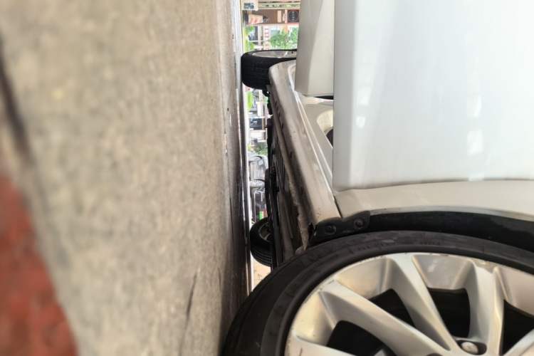 Used Chevrolet Cruze 2018 320 Automatic Pioneer Sunroof Edition Right Side Sill