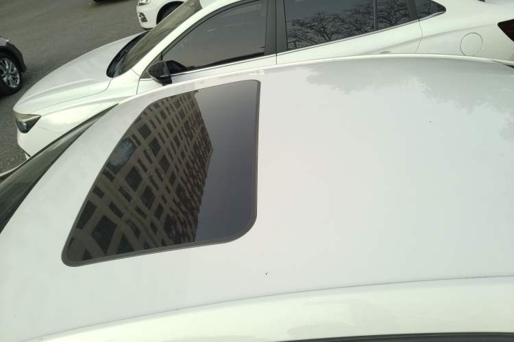 Used Chevrolet Cruze 2018 Redline 320 Automatic Pioneer Edition Roof
