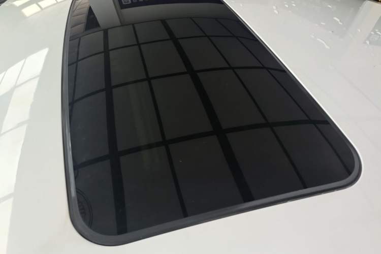 Used Chevrolet Cruze 2018 320 Automatic Pioneer Sunroof Edition Roof