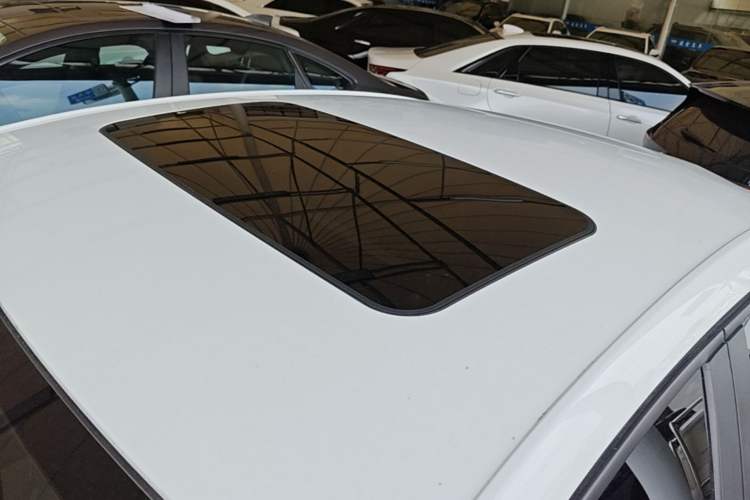 Used Chevrolet Cruze 2018 320 Automatic Pioneer Sunroof Edition Roof