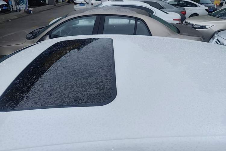 Used Chevrolet Cruze 2018 Hatchback 320 Automatic Pioneer Sunroof Edition Roof