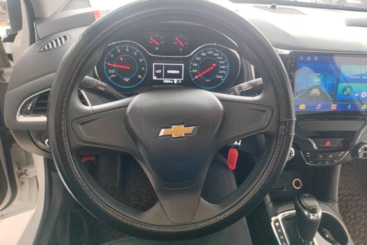 Used Chevrolet Cruze 2018 320 Automatic Pioneer Sunroof Edition Steering Wheel