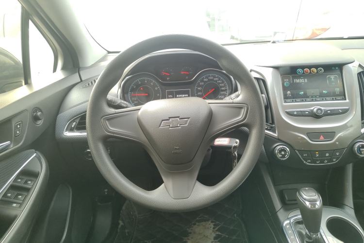 Used Chevrolet Cruze 2018 Redline 320 Automatic Pioneer Edition Steering Wheel