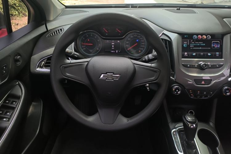 Used Chevrolet Cruze 2018 Redline 320 Automatic Pioneer Edition Steering Wheel