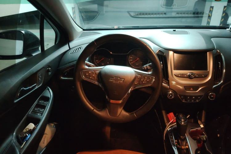 Used Chevrolet Cruze 2018 Redline 320 Automatic Pioneer Edition Steering Wheel