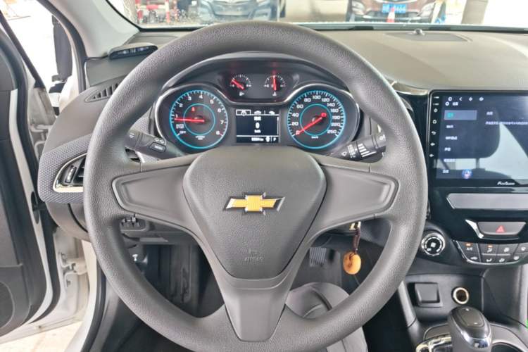 Used Chevrolet Cruze 2018 320 Automatic Pioneer Sunroof Edition Steering Wheel