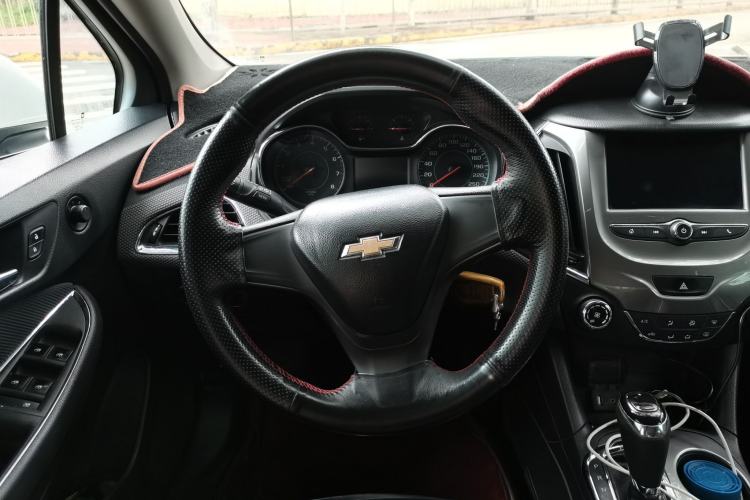 Used Chevrolet Cruze 2018 320 Automatic Pioneer Sunroof Edition Steering Wheel