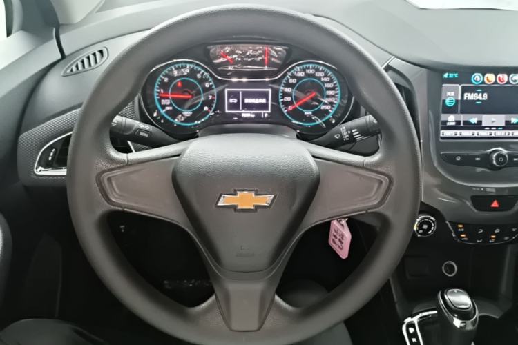 Used Chevrolet Cruze 2018 320 Automatic Pioneer Sunroof Edition Steering Wheel