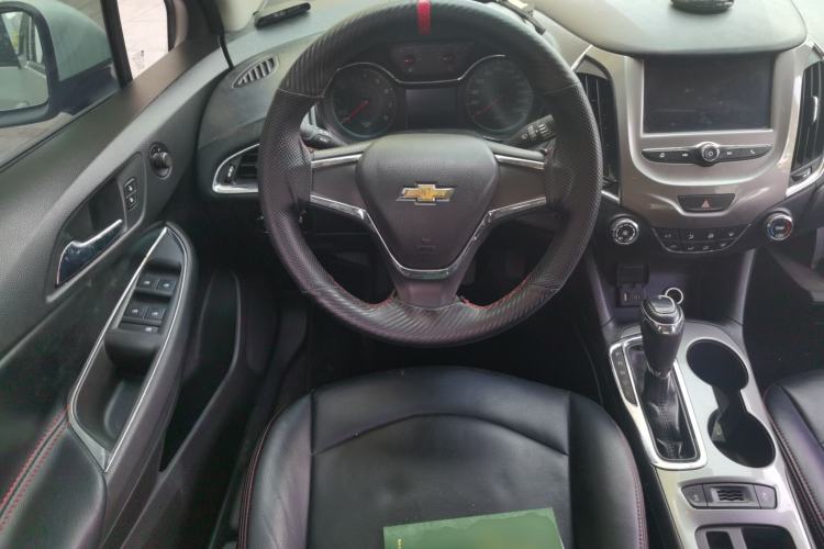 Used Chevrolet Cruze 2018 320 Automatic Pioneer Sunroof Edition Steering Wheel