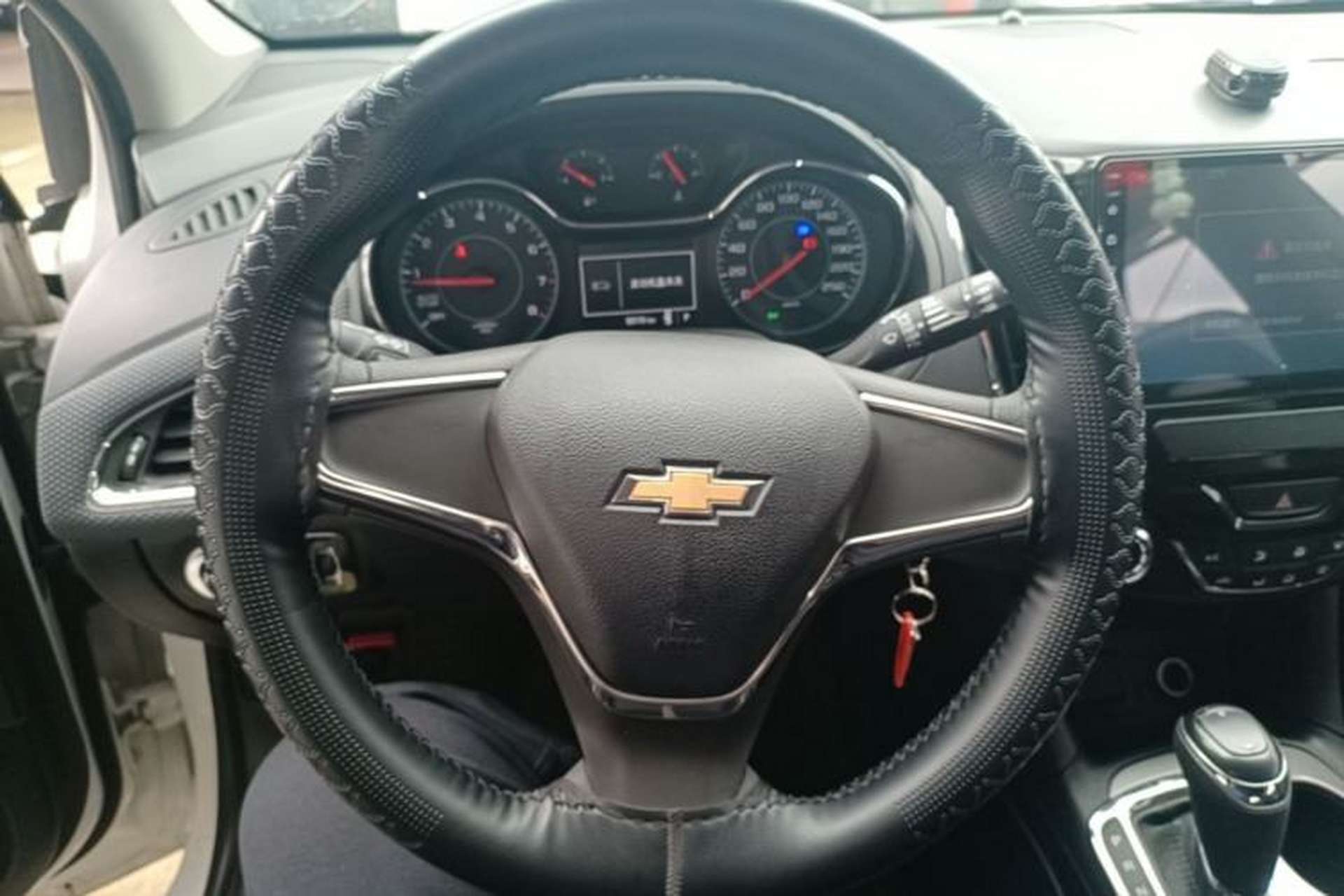 Used Chevrolet Cruze 2018 Hatchback 320 Automatic Pioneer Sunroof Edition Steering Wheel