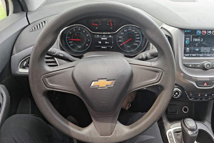 Used Chevrolet Cruze 2018 320 Automatic Pioneer Sunroof Edition Steering Wheel