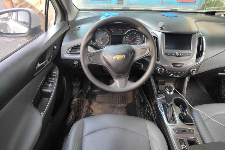 Used Chevrolet Cruze 2018 320 Automatic Pioneer Sunroof Edition Steering Wheel