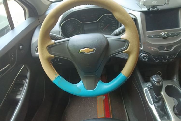Used Chevrolet Cruze 2018 320 Automatic Pioneer Sunroof Edition Steering Wheel
