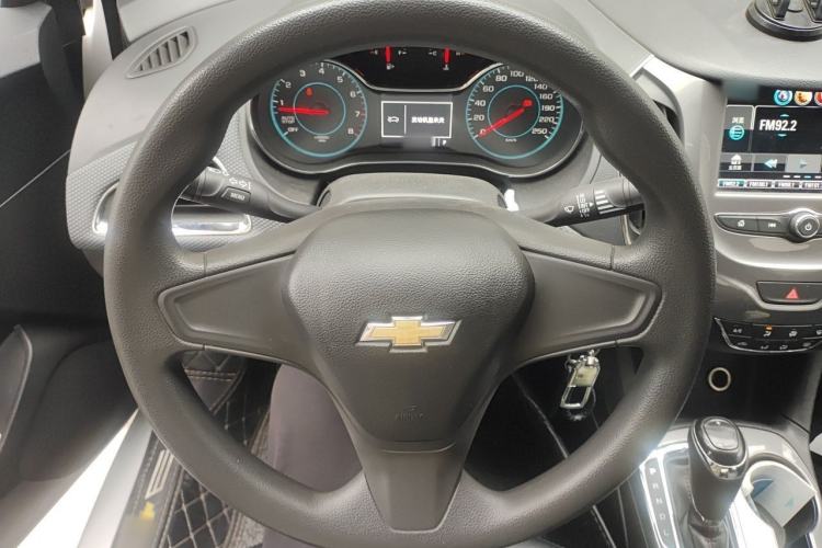 Used Chevrolet Cruze 2018 320 Automatic Pioneer Sunroof Edition Steering Wheel