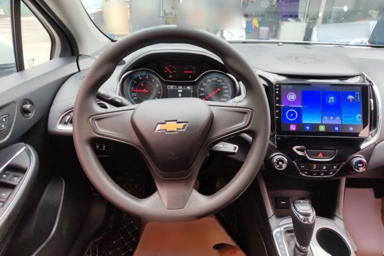 Used Chevrolet Cruze 2018 320 Automatic Pioneer Sunroof Edition Steering Wheel