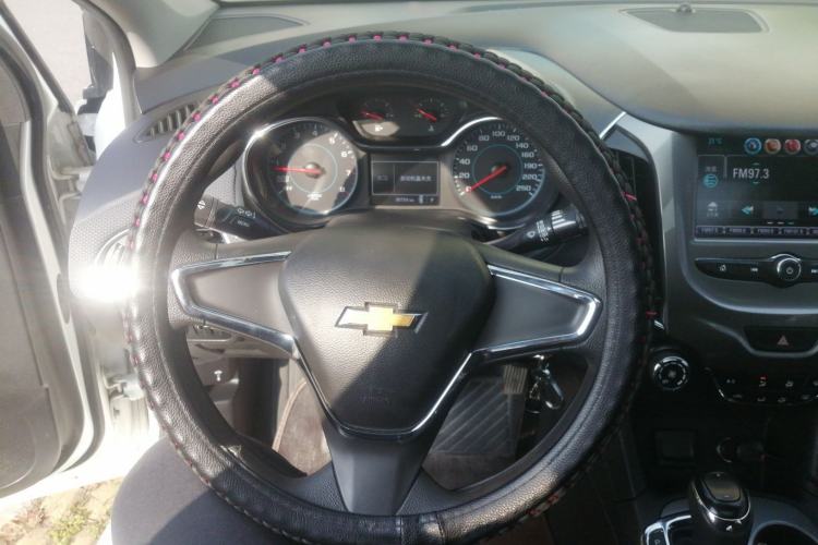 Used Chevrolet Cruze 2018 320 Automatic Pioneer Sunroof Edition Steering Wheel