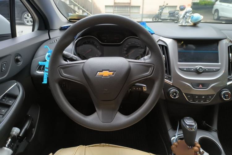 Used Chevrolet Cruze 2018 320 Automatic Pioneer Sunroof Edition Steering Wheel