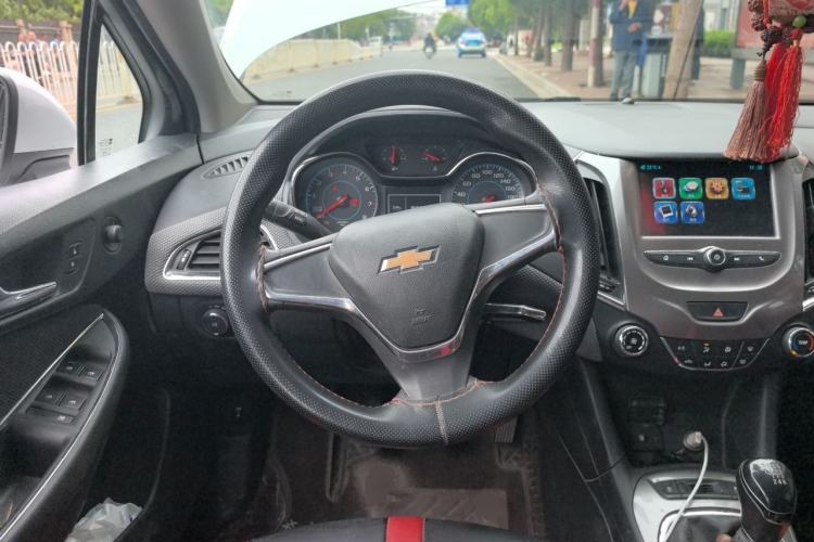 Used Chevrolet Cruze 2018 Hatchback 320 Manual Pioneer Edition Steering Wheel