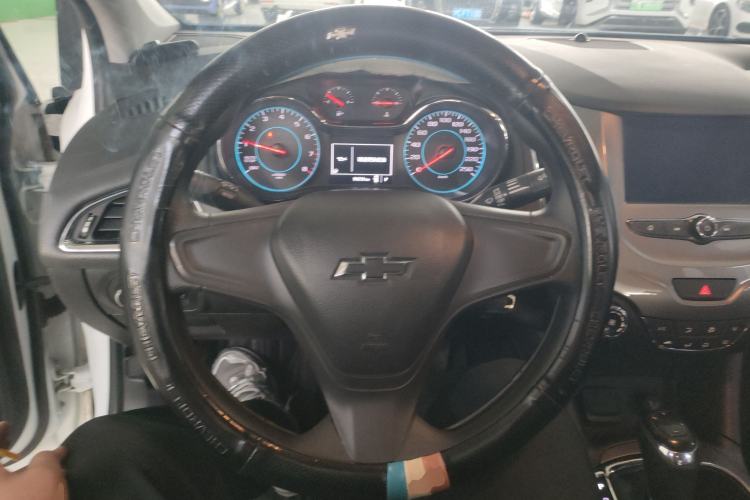 Used Chevrolet Cruze 2018 Redline 320 Automatic Pioneer Edition Steering Wheel