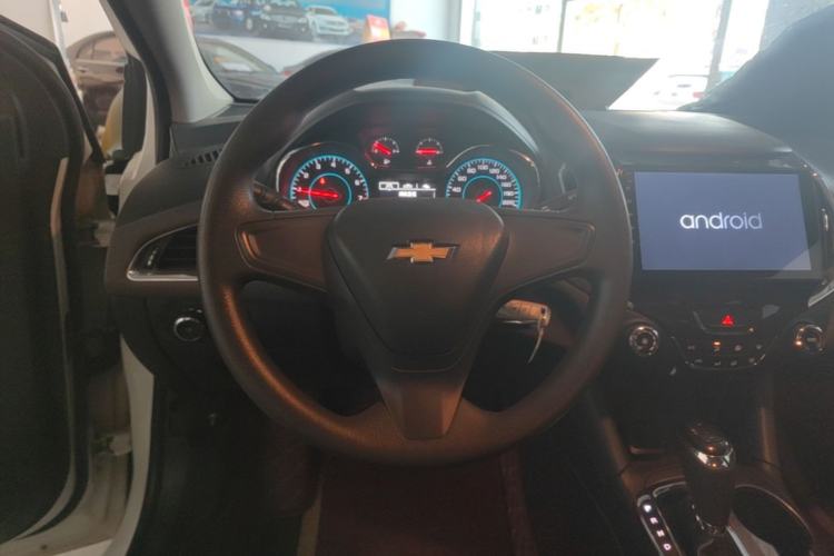 Used Chevrolet Cruze 2018 320 Automatic Pioneer Sunroof Edition Steering Wheel
