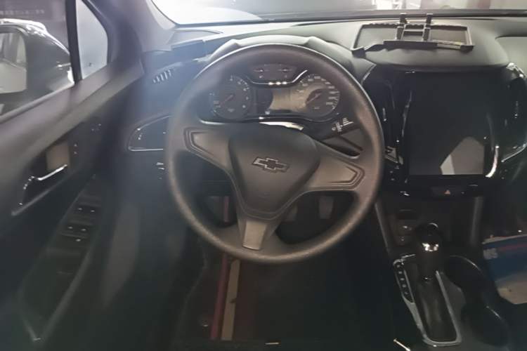 Used Chevrolet Cruze 2018 Redline 320 Automatic Pioneer Edition Steering Wheel