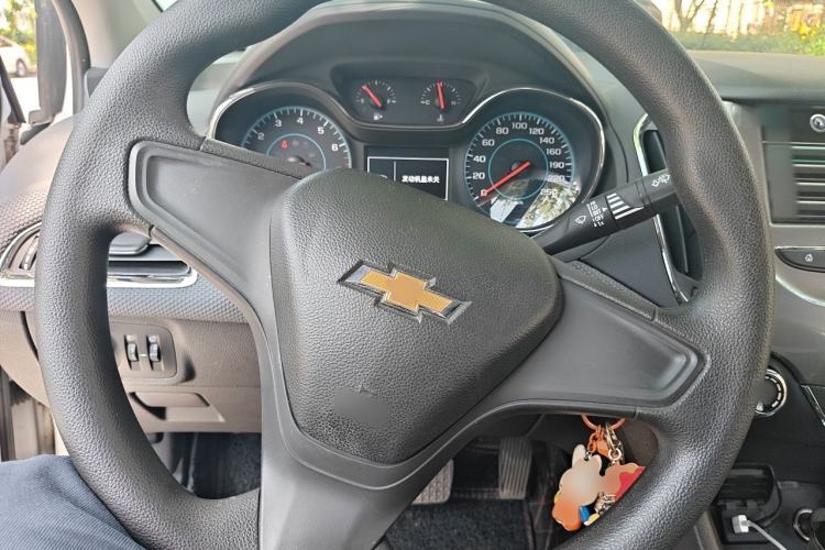 Used Chevrolet Cruze 2018 320 Automatic Pioneer Sunroof Edition Steering Wheel