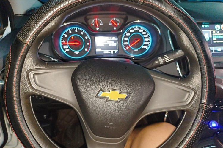 Used Chevrolet Cruze 2018 320 Automatic Pioneer Sunroof Edition Steering Wheel