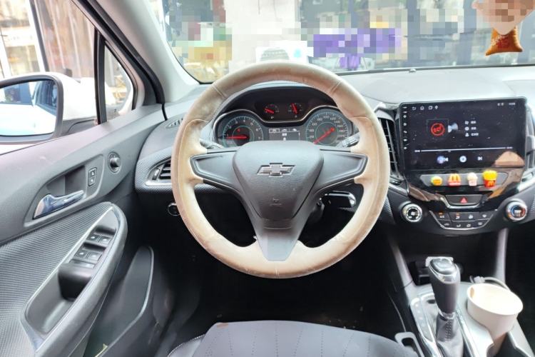 Used Chevrolet Cruze 2018 Hatchback 320 Automatic Pioneer Sunroof Edition Steering Wheel