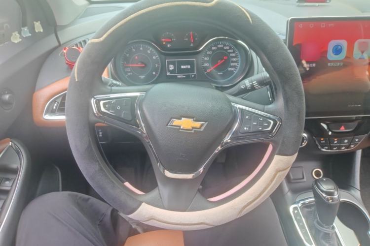 Used Chevrolet Cruze 2018 320 Automatic Pioneer Sunroof Edition Steering Wheel