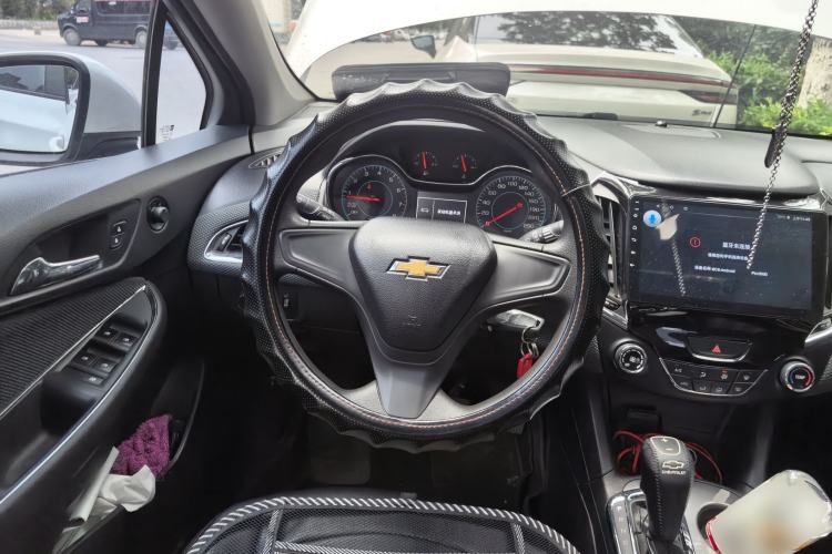 Used Chevrolet Cruze 2018 320 Automatic Pioneer Sunroof Edition Steering Wheel